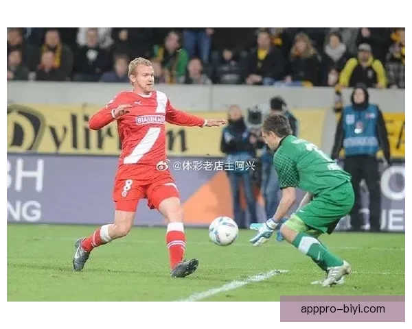 德累斯顿与赫塔球迷互掷烟火引发冲突 比赛中断20分钟局势紧张